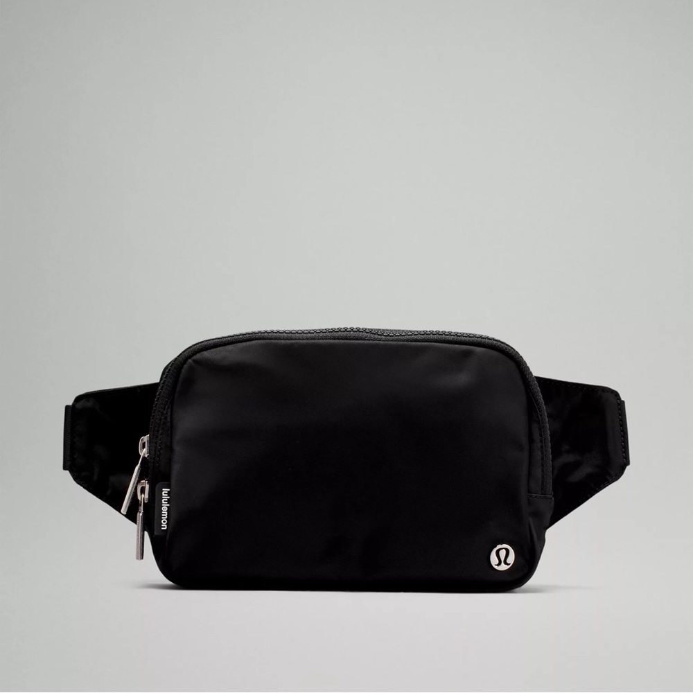 NWT lululemon everywhere belt bag